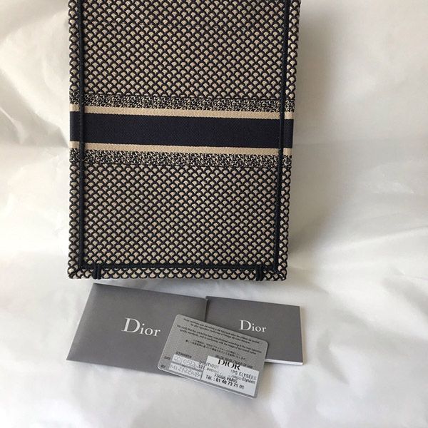 入手困難!ディオール ミニ ヴァーティカル ブックトート 偽物